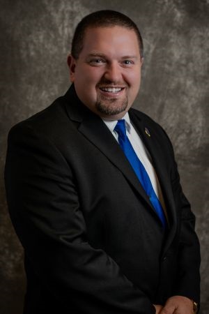 Cox Headshot 1 16kb.jpg